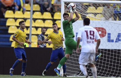 Ce nu s-a văzut la TV » Mesaj ca înainte de '89 citit la Călărași: "Un buchet de mulțumiri pentru tânărul și minunatul nostru antrenor" 