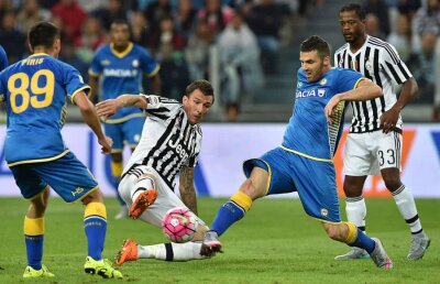 CFR Cluj e aproape să aducă un fotbalist cu 119 meciuri în Serie A » Cât plătește campioana României