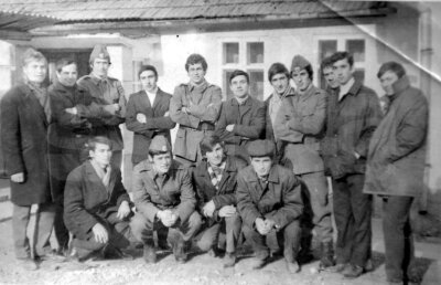 Poveste incredibilă: 2 săptămâni la cazarmă pentru generația lui Dinu și Lucescu: "Am luat pistol-mitralieră «Kalașnikov»! La câtă băutură mocnea în noi, gloanțe ne mai trebuia"