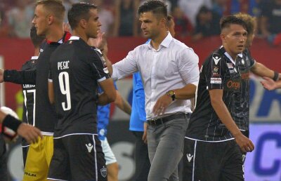 Bratu se așteaptă la un meci complicat la Mediaș și a luat frica unui jucător: "Va avea marcaj special" » Ce probleme de lot are + de ce nu vrea să vorbească despre titlu