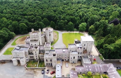 Eşti fan Game of Thrones? Poţi cumpăra o parte dintr-un castel unde s-a filmat