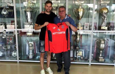 Julio Baptista la CFR Cluj // UPDATE Șocul zilei vine din Gruia: doi fotbaliști ex-Real Madrid, dintre care un fost "galatic" din perioada lui Zidane, la CFR Cluj! Primul fotbalist prezentat deja