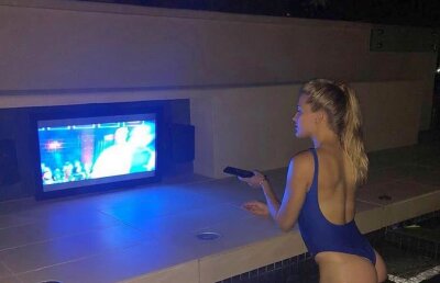 FOTO "Așa mă răcoresc!" » Imagine provocatoare postată de Eugenie Bouchard în piscină! Reacțiile fanilor sunt pe măsură: "Sfinte Dumnezeule!"