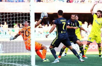 Chievo - Juventus 2-3 // Ronaldo i-a spart nasul! Sorrentino a ajuns la spital, fără cadoul visat de la Cristiano