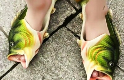 VIDEO Aceștia sunt cei mai tari papuci. Au forma unui pește!