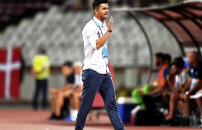 Bratu schimbă iar echipa pentru următorul meci » Debutează ultimul transfer + cum ar putea arăta primul "11"