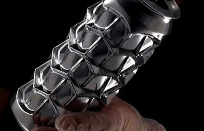 VIDEO Te-ai gândit vreodată că poţi face aşa ceva cu dozele? Un artist face minuni