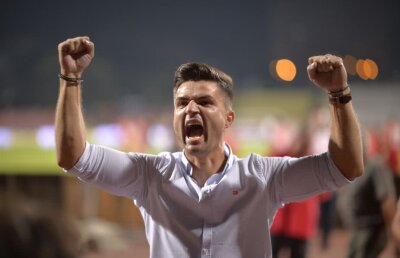 OFICIAL Dinamo a bifat un nou transfer! Prima poză în tricoul "câinilor" + Florin Bratu e fericit: i-a dat deja like :D