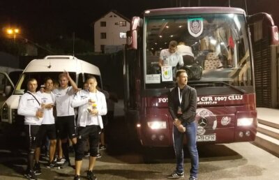 FOTOREPORTAJ Ca la bâlci: muzică și sandviciuri pe capotă, poze la interviuri » 7 momente de ținut minte după CFR - Dudelange