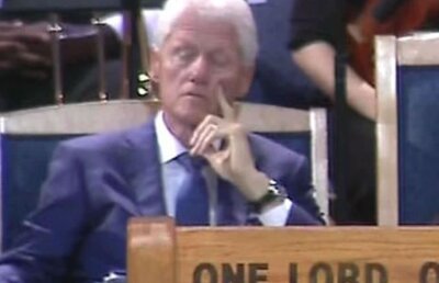 FOTO GAFĂ DE IMAGINE Ce făcea Bill Clinton în timpul funerariilor Arethei Franklin