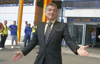 Incident șocant cu Gigi Becali în prim-plan! Ar fi lovit un europarlamentar pe aeroport: "Am scăpat de marțafoi zicându-i că voi chema Poliția" » Replica lui Becali