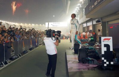 SINGAPORE GRAND-PRIX // Dominația continuă! Victorie categorică pentru Lewis Hamilton la Singapore, iar titlul mondial e tot mai aproape