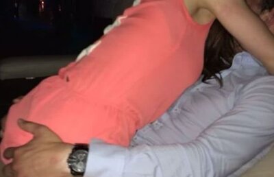 Un cuplu a fost fotografiat într-un club, iar poza a devenit VIRALĂ pe internet: ”Cea mai reprezentativă imagine de club din istoria artei”