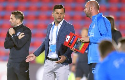 Jucătorul din cauza căruia Dică e criticat dur: "Își dă cu stângul în dreptul un meci întreg"