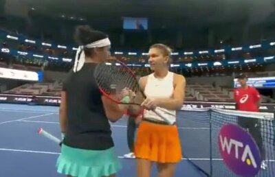 VIDEO  Simona Halep - Ons Jabeur » Simona Halep a abandonat în turul I la Beijing după ce a pierdut categoric primul set