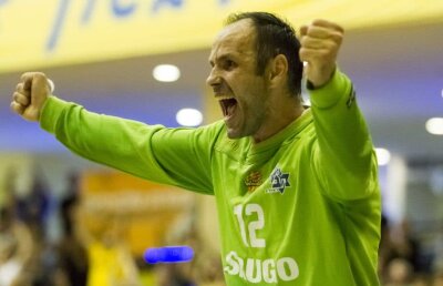 Românul de 43 de ani care se pregătește s-o elimine pe Steaua face dezvăluiri despre viața în Israel: "La noi, de la juniori până la seniori, se terorizează jucătorul!"