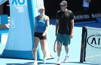 FOTO Simona Halep se pregătește de revenirea pe teren! S-a antrenat azi + dialog amuzant cu Darren Cahill pe Instagram: "Văd că deja stăpânește distrugerea rachetei"