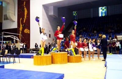 Situație stranie la Campionatele Naționale de Gimnastică! Senioarele care merg la CM de la Doha, învinse de junioare + Drăgulescu a luat două medalii de aur