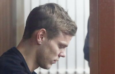 "Credea că va muri în clipa următoare. Spunea doar «Mulțumesc, mami!». Nu riposta" » Mama lui Kokorin, interviu emoționant după arestarea fiului ei