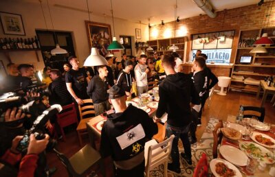 ROMÂNIA U21 LA EURO 2019 // VIDEO Imagini exclusive de la petrecerea naționalei U21: cum au sărbătorit calificarea la EURO