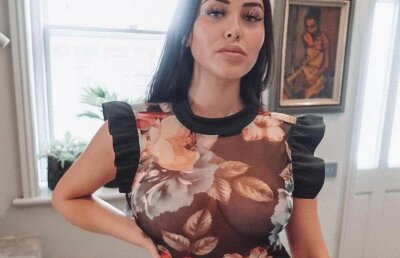 FOTO S-a despărțit de iubitul ei apoi s-a afișat într-o ținută transparentă prin care se vedea tot!