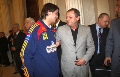 A MURIT ILIE BALACI // Cristi Chivu: "Nu cred că ți-am mulțumit vreodată, nea Ilie. Sper că atunci când îl vei revedea pe tata, să o facă el pentru mine!"