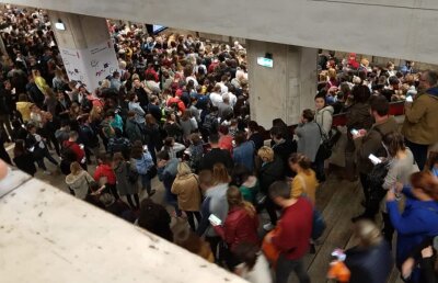 TOLO.RO Macazul defect și Revoluția de la metrou » Starea psihică din Bucureștiul lui 2018 amintește cu cea din Teheranul anului 1978 