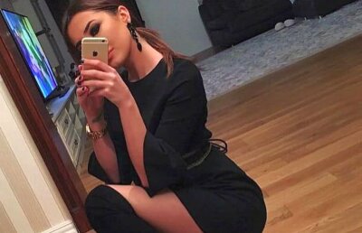 GALERIE FOTO Un fotbalist de la Astra se laudă cu una dintre cele mai frumoase femei din România! Imaginile de pe Facebook spun totul 