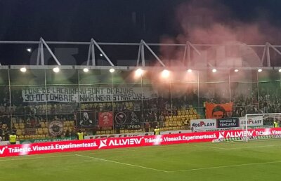 FOTO Suporterii lui Dinamo au protestat la Chiajna! Mesaj către LPF: "Am vrut să mă învoiesc iar" + banner pentru Colectiv