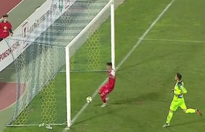 U CLUJ - ASTRA 3-4 // FOTO Fază de cascadorii râsului! A finalizat de pe linie deși era în ofsaid: "Am vrut să apărem la CNN!"