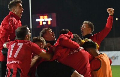 CSIKSZEREDA - DINAMO // 7 lucruri demne de Dosarele X după eliminarea lui Dinamo pe care trebuie să le știi: de la scărița lui Grozav și până la dubla ratare a lui Delorge 