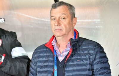 Ilie Dumitrescu îl face PRAF pe Mircea Rednic: "Să-și asume, eu așa făceam când antrenam! Ce să mai joace când tu le faci asta?"