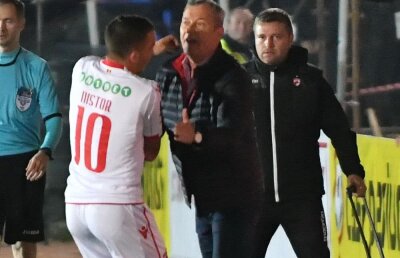 Internetul a explodat după o nouă rușine ISTORICĂ! TOP 5 glume: de ce Dinamo trebuie să câștige la masa verde + care e noul slogan al "câinilor"