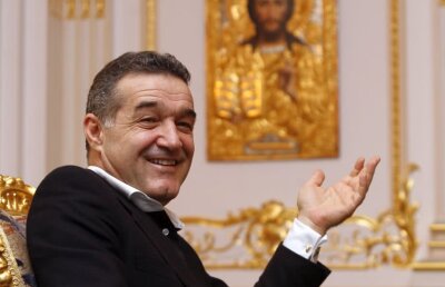 Becali a reacționat după ce a aflat că riscă închisoarea: "Nu avem inteligenţă, ăsta e neamul nostru! Cu Hristos şi crucea îl spulber pe cel care a făcut plângere cu pixul lui Satan"