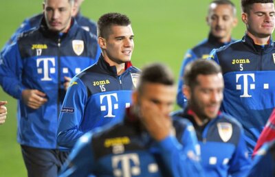 VIDEO + GALERIE FOTO Moment istoric pentru România: avem primele poze cu Ianis Hagi la naționala mare » Ce număr va purta + ce musafiri nepoftiți a avut Contra