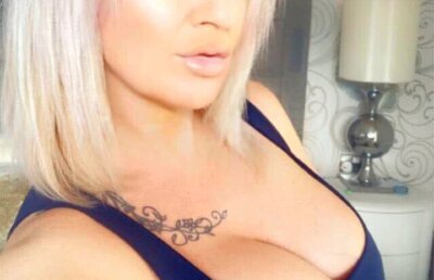 GALERIE FOTO Îți taie respirația! Cum arată logodnica atacantului care trebuie s-o ducă pe Dinamo în play-off