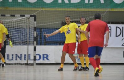 VIDEO + FOTO Meci demonstrativ în memoria lui Didi Prodan » Steaua vs legendele României cu Lăcătuș, Prunea, Pancu sau Lupescu pe teren