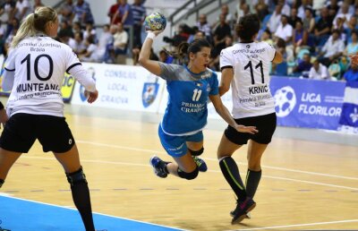 Ratează CE de handbal feminin după o accidentare HORROR » Țipete de groază în Sala Sporturilor din Craiova