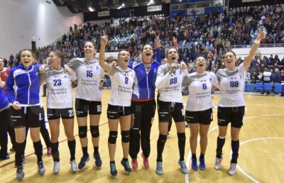 GALERIE FOTO Calificare! Decimată de accidentări, SCM Craiova a luptat eroic și e din nou în grupele Cupei EHF