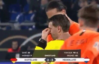 GALERIE FOTO Imaginile tulburătoare cu Ovidiu Hațegan fac înconjurul planetei! Românul a izbucnit în plâns după Germania - Olanda 2-2: "A aflat la pauză"