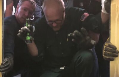 VIDEO Aproape tragic! Un lift plin cu oameni a căzut în gol mai multe zeci de etaje: toți au supraviețuit