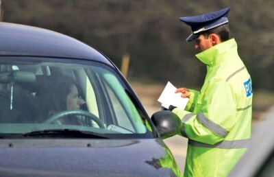 Dacă faci asta când ești la volan riști o AMENDĂ uriașă!