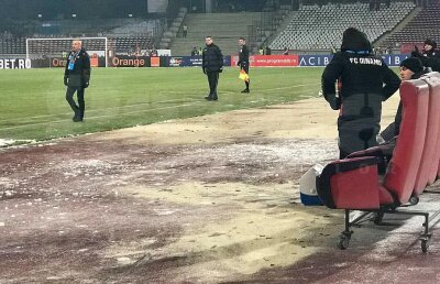 GALERIE FOTO "Ștefan cel Mare" și regatul înghețat » Imagini INCREDIBILE de pe stadionul lui Dinamo: pericol IMENS pentru jucători și antrenori 