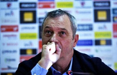 EXCLUSIV Scăpare incredibilă a lui Rednic în vestiar, fără să știe că fotbalistul de care vorbea era acolo: "Băga-mi-aș p**a, a jucat ăsta bine și acum trebuie să-l bag!"