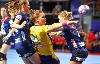 ROMÂNIA - NORVEGIA 31-23 // Năucite pe teren, norvegiencele au dat-o pe glume: "Pintea e cu 2 metri mai înaltă decât mine" :)