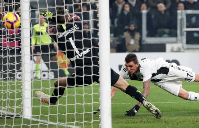 JUVENTUS - INTER 1-0 // Mandzukic i-a luat fața lui Ronaldo, iar lupta lui Juventus cu recordurile continuă