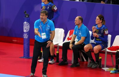 ROMÂNIA LA EURO 2018 // VIDEO Ambros le-a băgat pe fete în ședință » Cum a fost antrenamentul de dinaintea meciului cu Spania