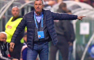 Continuă plecările de la Dinamo! Mircea Rednic mai renunță la alți 4 jucători