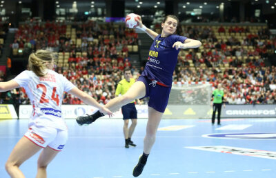 VIDEO Naționala de handbal feminin a României a revenit în țară! Ce au spus elevele lui Ambros Martin la aeroport 