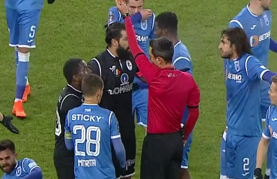 FOTO Eliminare prematură în CS U Craiova - Gaz Metan! Gestul inedit al "victimei" și reacția "călăului": "Ce să-i fac?"